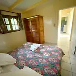 Appartement Lumineux A Pointe-Noire Avec Piscine Partagee