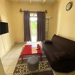 Appartement Lumineux A Pointe-Noire Avec Piscine Partagee